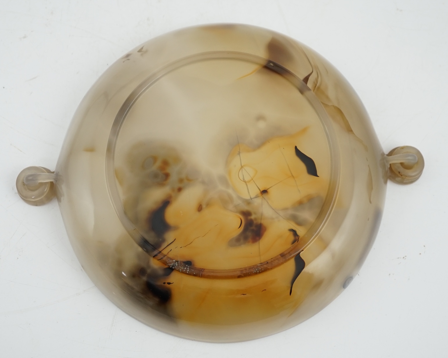 A Chinese Mughal style agate shallow circular dish, 18th/19th century